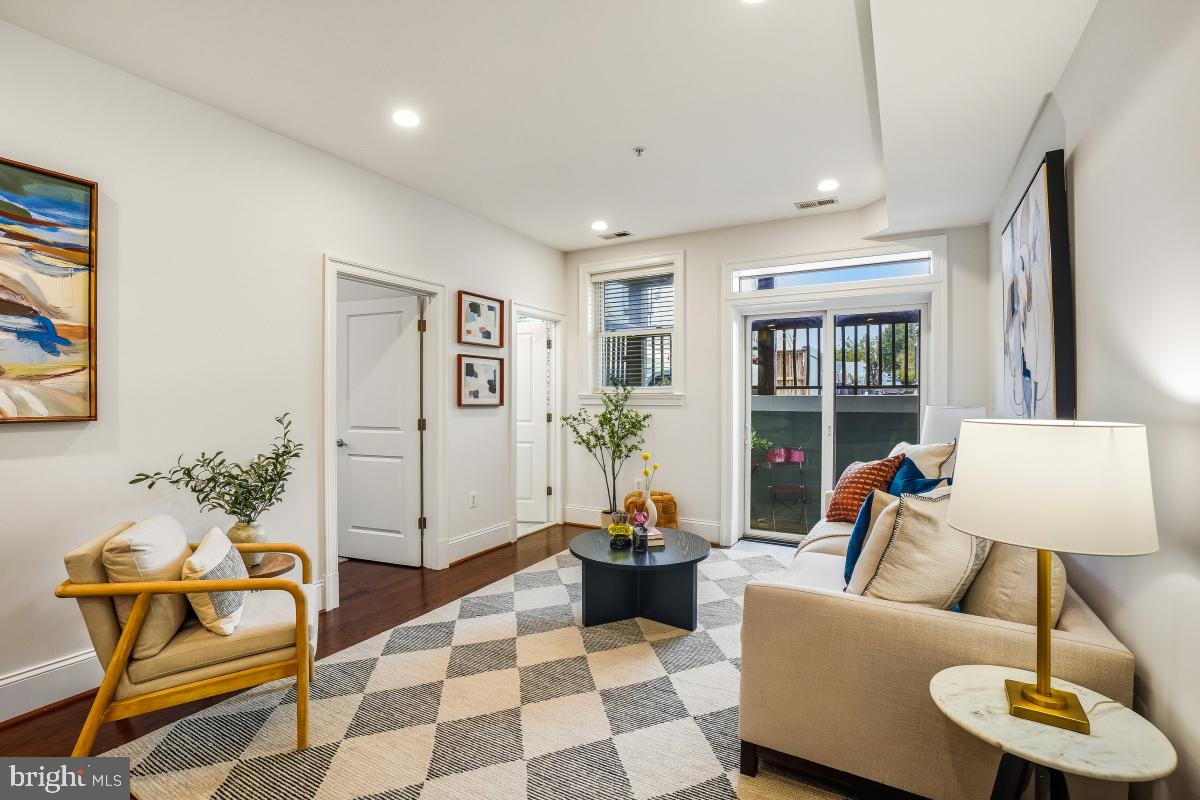 321 18TH ST SE #2, WASHINGTON, District Of Columbia 20003, 2 Bedrooms Bedrooms, ,2 BathroomsBathrooms,Residential,For sale,321 18TH ST SE #2,DCDC2227508 MLS # DCDC2227508