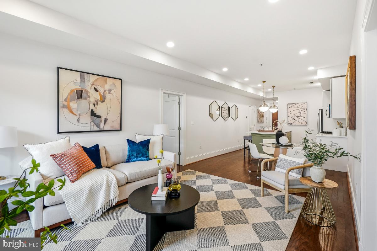 321 18TH ST SE #2, WASHINGTON, District Of Columbia 20003, 2 Bedrooms Bedrooms, ,2 BathroomsBathrooms,Residential,For sale,321 18TH ST SE #2,DCDC2227508 MLS # DCDC2227508