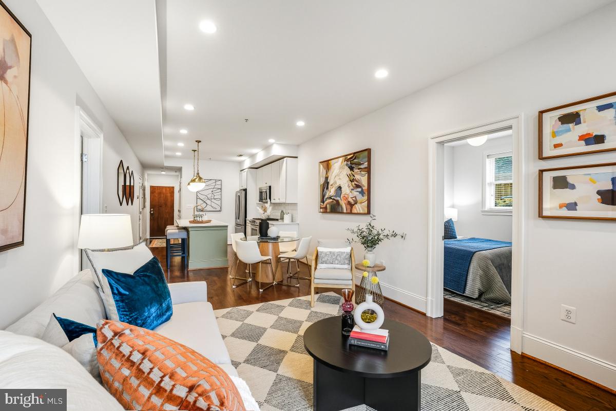 321 18TH ST SE #2, WASHINGTON, District Of Columbia 20003, 2 Bedrooms Bedrooms, ,2 BathroomsBathrooms,Residential,For sale,321 18TH ST SE #2,DCDC2227508 MLS # DCDC2227508