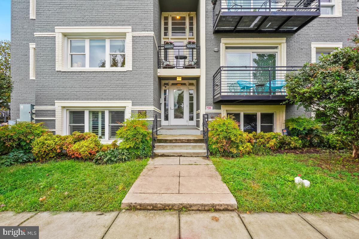 321 18TH ST SE #2, WASHINGTON, District Of Columbia 20003, 2 Bedrooms Bedrooms, ,2 BathroomsBathrooms,Residential,For sale,321 18TH ST SE #2,DCDC2227508 MLS # DCDC2227508