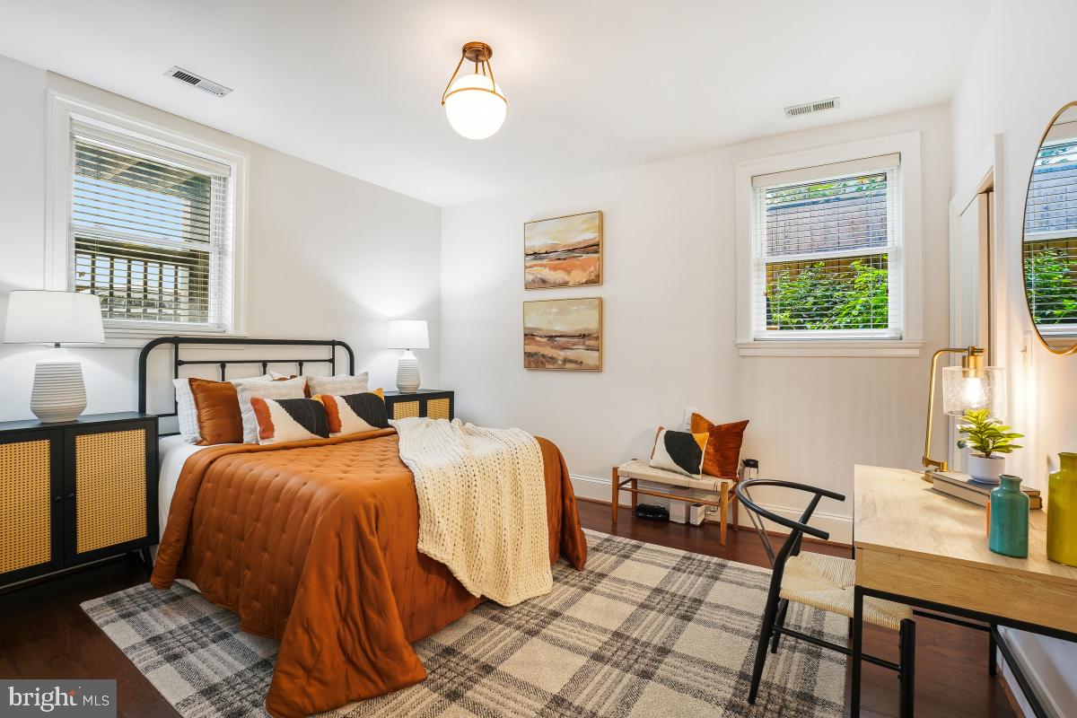 321 18TH ST SE #2, WASHINGTON, District Of Columbia 20003, 2 Bedrooms Bedrooms, ,2 BathroomsBathrooms,Residential,For sale,321 18TH ST SE #2,DCDC2227508 MLS # DCDC2227508