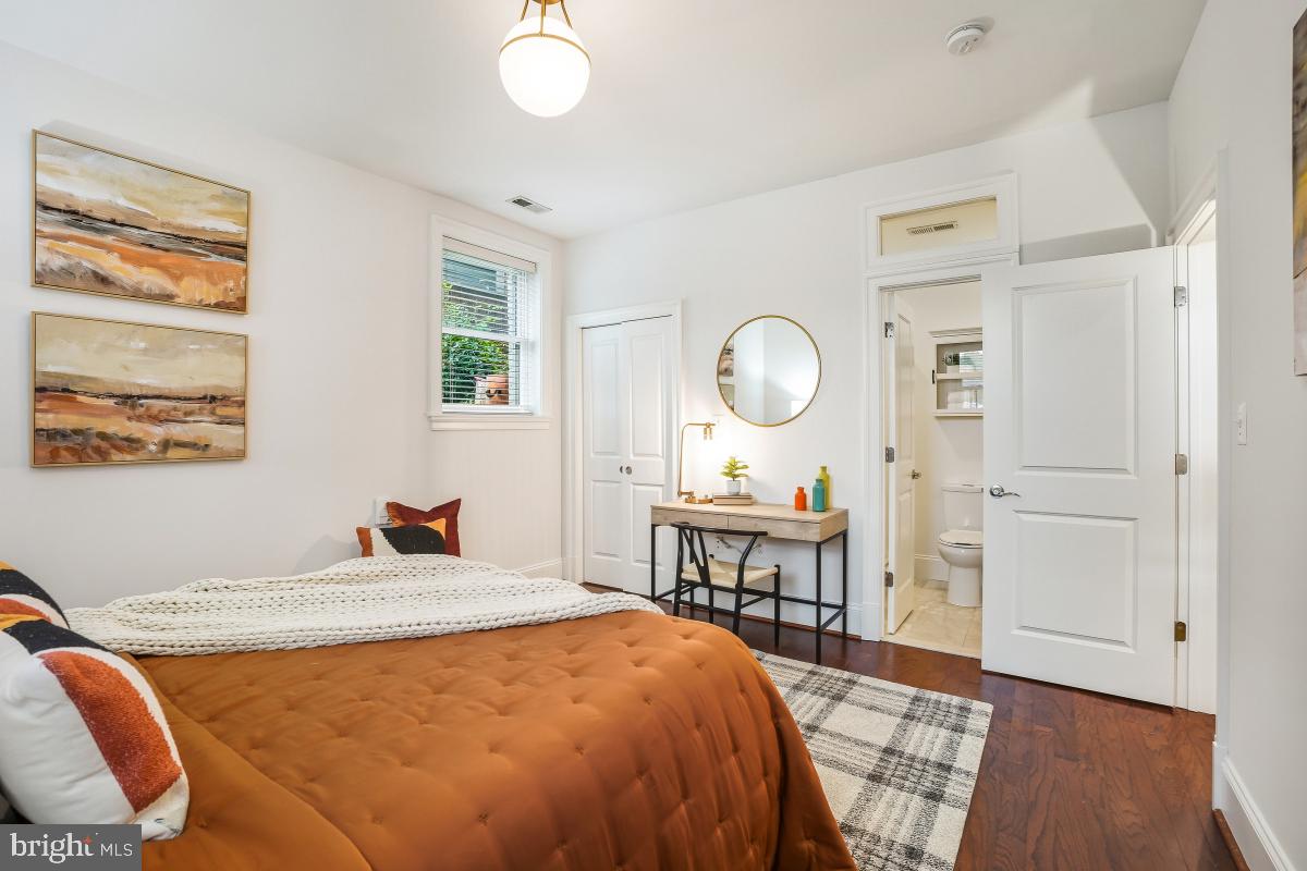 321 18TH ST SE #2, WASHINGTON, District Of Columbia 20003, 2 Bedrooms Bedrooms, ,2 BathroomsBathrooms,Residential,For sale,321 18TH ST SE #2,DCDC2227508 MLS # DCDC2227508