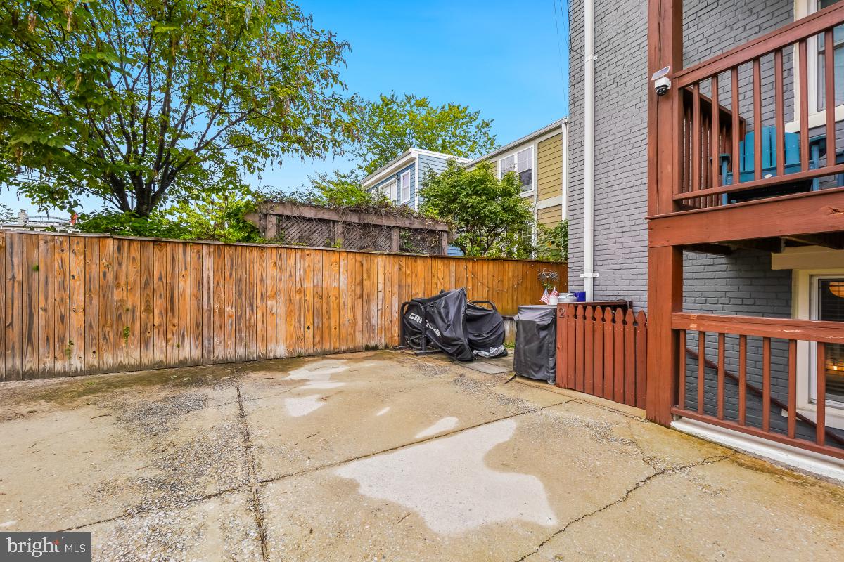 321 18TH ST SE #2, WASHINGTON, District Of Columbia 20003, 2 Bedrooms Bedrooms, ,2 BathroomsBathrooms,Residential,For sale,321 18TH ST SE #2,DCDC2227508 MLS # DCDC2227508