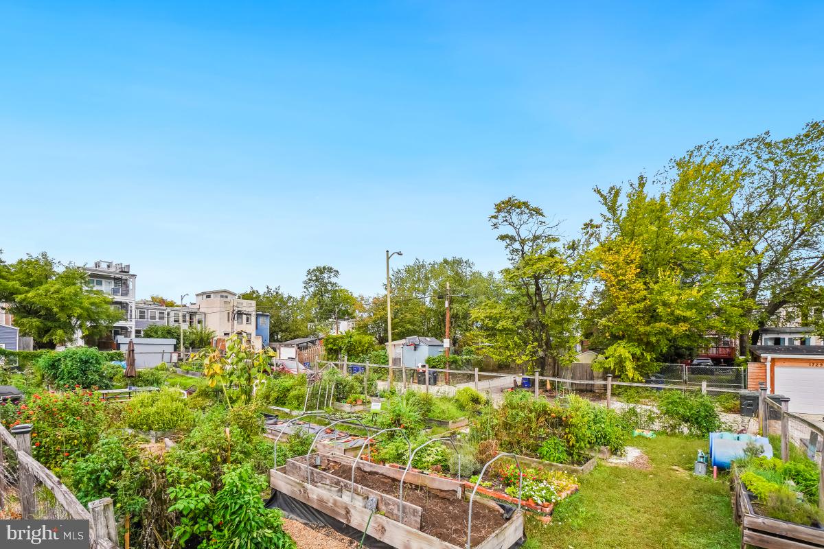 321 18TH ST SE #2, WASHINGTON, District Of Columbia 20003, 2 Bedrooms Bedrooms, ,2 BathroomsBathrooms,Residential,For sale,321 18TH ST SE #2,DCDC2227508 MLS # DCDC2227508