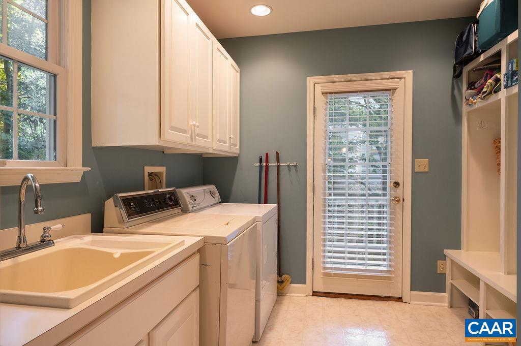 1549 REYNOVIA DR, CHARLOTTESVILLE, Virginia 22902, 4 Bedrooms Bedrooms, ,2 BathroomsBathrooms,Residential,For sale,1549 REYNOVIA DR,670095 MLS # 670095