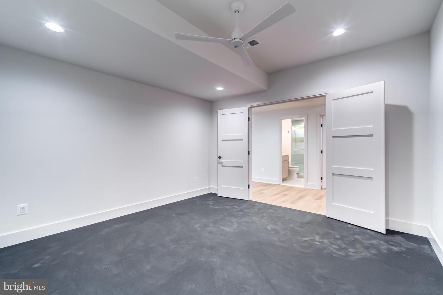 913 SYMPHONY CIR SW, VIENNA, Virginia 22180, 6 Bedrooms Bedrooms, ,6 BathroomsBathrooms,Residential,For sale,913 SYMPHONY CIR SW,VAFX2274904 MLS # VAFX2274904