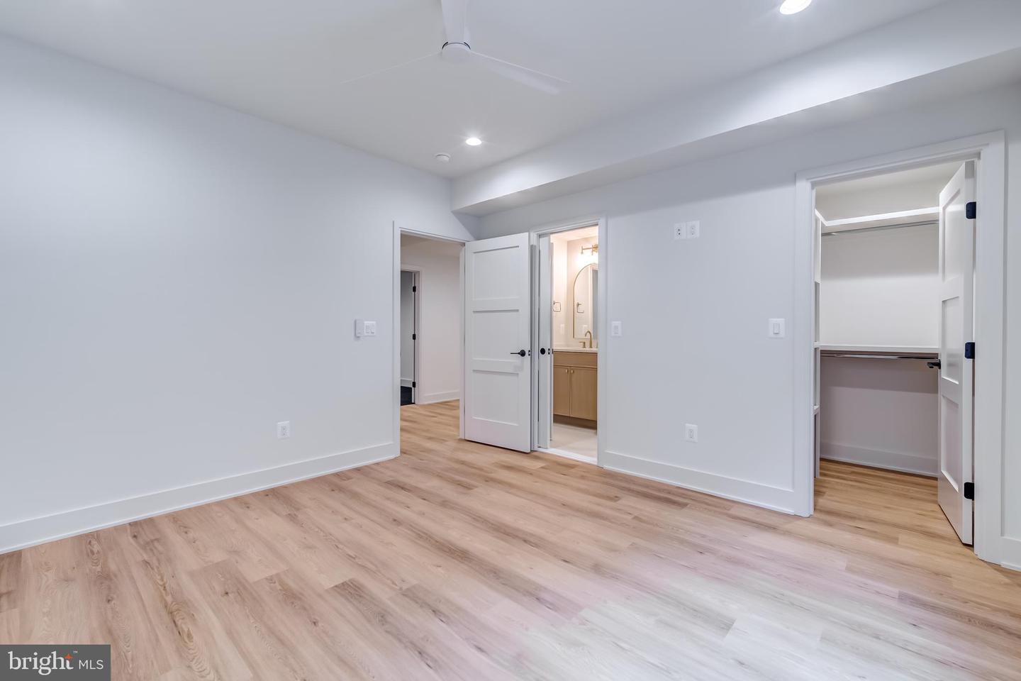 913 SYMPHONY CIR SW, VIENNA, Virginia 22180, 6 Bedrooms Bedrooms, ,6 BathroomsBathrooms,Residential,For sale,913 SYMPHONY CIR SW,VAFX2274904 MLS # VAFX2274904