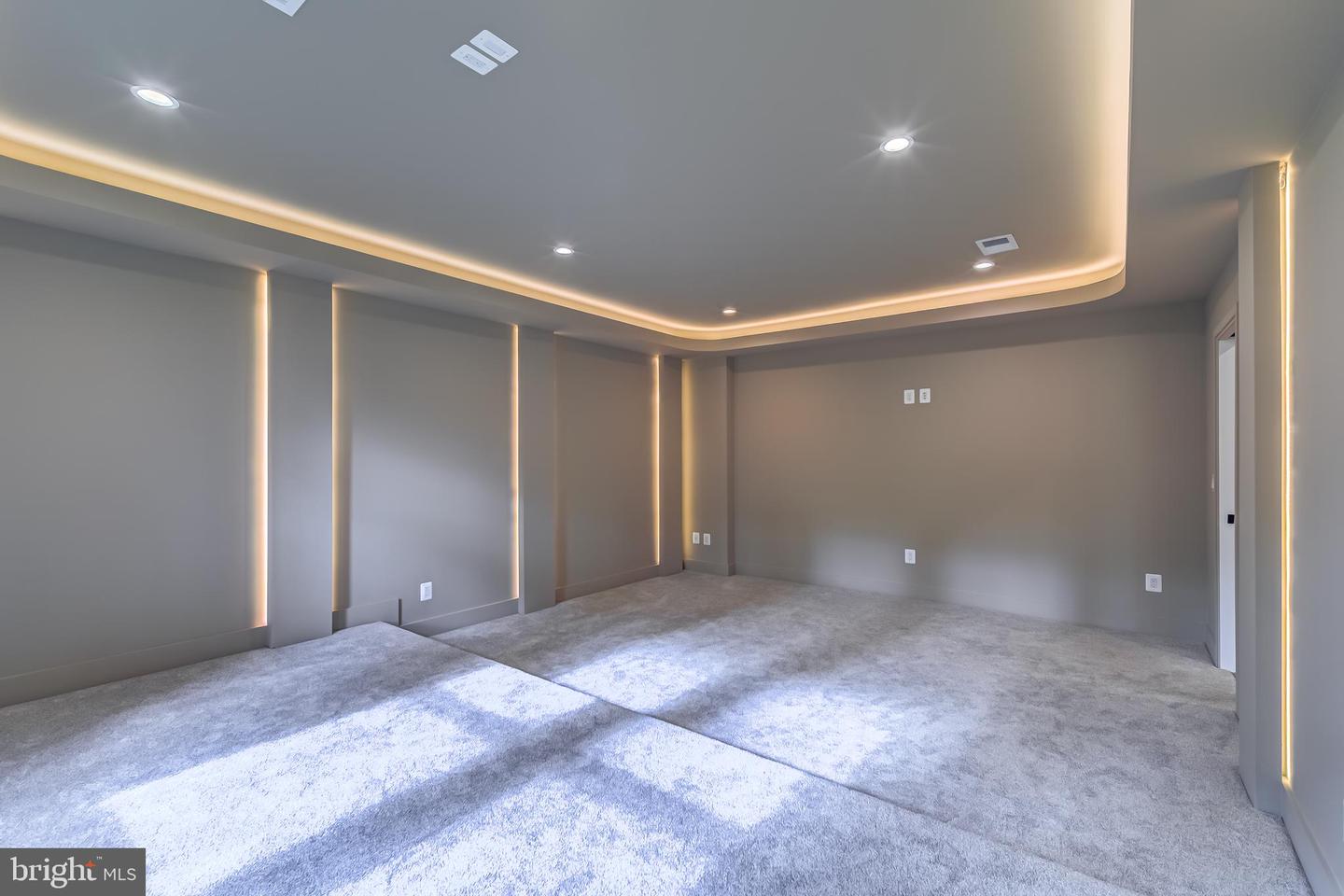 913 SYMPHONY CIR SW, VIENNA, Virginia 22180, 6 Bedrooms Bedrooms, ,6 BathroomsBathrooms,Residential,For sale,913 SYMPHONY CIR SW,VAFX2274904 MLS # VAFX2274904