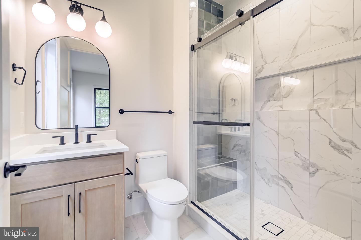 913 SYMPHONY CIR SW, VIENNA, Virginia 22180, 6 Bedrooms Bedrooms, ,6 BathroomsBathrooms,Residential,For sale,913 SYMPHONY CIR SW,VAFX2274904 MLS # VAFX2274904