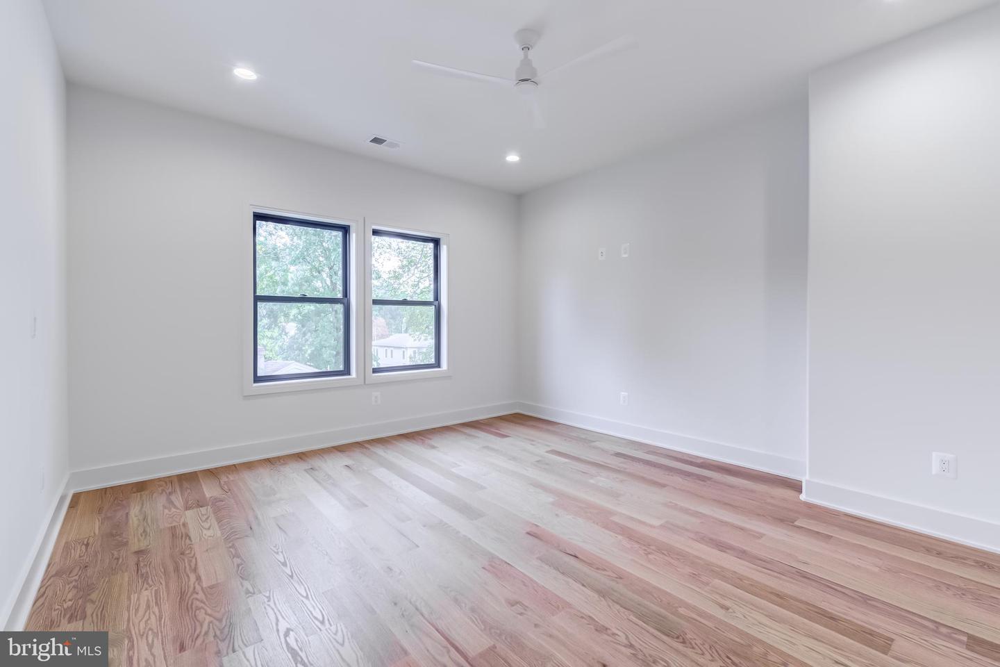 913 SYMPHONY CIR SW, VIENNA, Virginia 22180, 6 Bedrooms Bedrooms, ,6 BathroomsBathrooms,Residential,For sale,913 SYMPHONY CIR SW,VAFX2274904 MLS # VAFX2274904