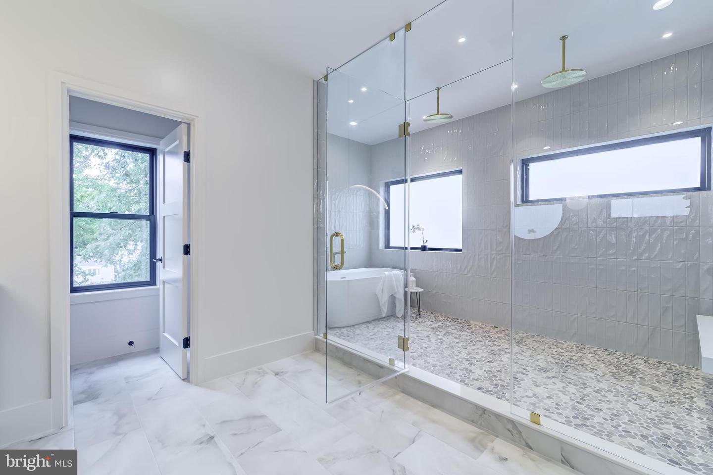 913 SYMPHONY CIR SW, VIENNA, Virginia 22180, 6 Bedrooms Bedrooms, ,6 BathroomsBathrooms,Residential,For sale,913 SYMPHONY CIR SW,VAFX2274904 MLS # VAFX2274904