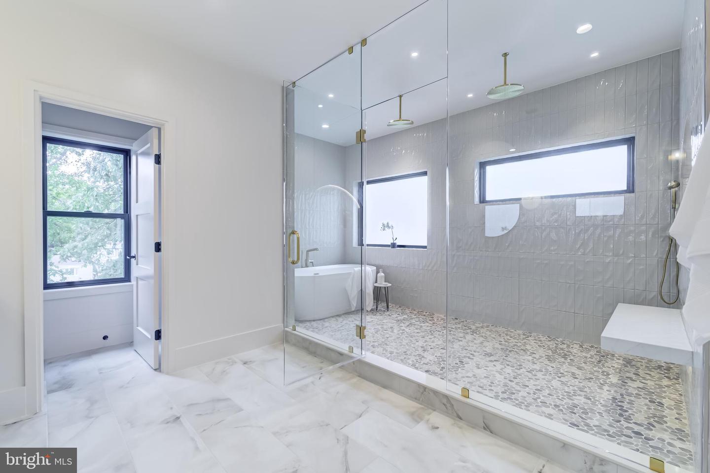 913 SYMPHONY CIR SW, VIENNA, Virginia 22180, 6 Bedrooms Bedrooms, ,6 BathroomsBathrooms,Residential,For sale,913 SYMPHONY CIR SW,VAFX2274904 MLS # VAFX2274904