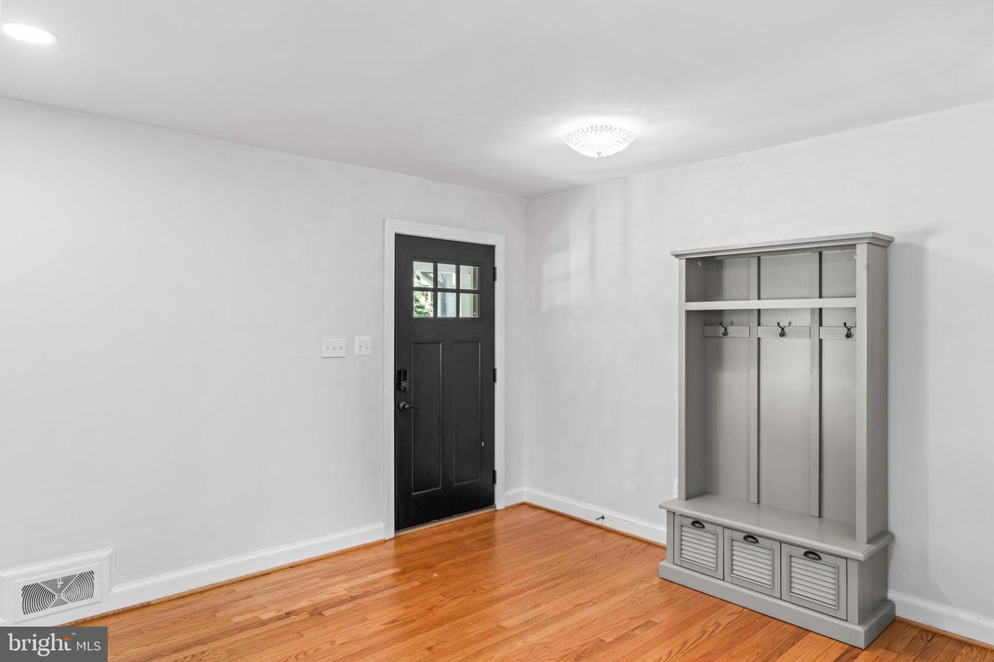 6616 KIRBY CT, FALLS CHURCH, Virginia 22043, 5 Bedrooms Bedrooms, ,3 BathroomsBathrooms,Residential,For sale,6616 KIRBY CT,VAFX2274916 MLS # VAFX2274916