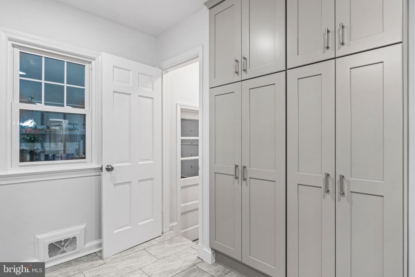 6616 KIRBY CT, FALLS CHURCH, Virginia 22043, 5 Bedrooms Bedrooms, ,3 BathroomsBathrooms,Residential,For sale,6616 KIRBY CT,VAFX2274916 MLS # VAFX2274916