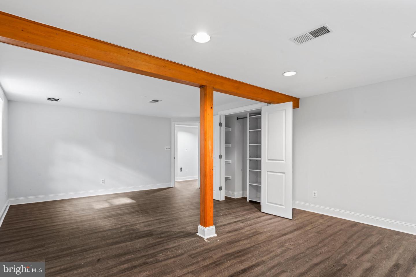 6616 KIRBY CT, FALLS CHURCH, Virginia 22043, 5 Bedrooms Bedrooms, ,3 BathroomsBathrooms,Residential,For sale,6616 KIRBY CT,VAFX2274916 MLS # VAFX2274916