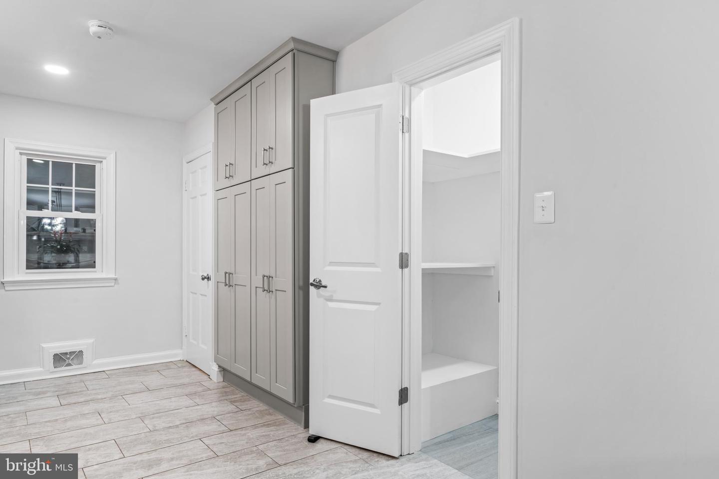 6616 KIRBY CT, FALLS CHURCH, Virginia 22043, 5 Bedrooms Bedrooms, ,3 BathroomsBathrooms,Residential,For sale,6616 KIRBY CT,VAFX2274916 MLS # VAFX2274916