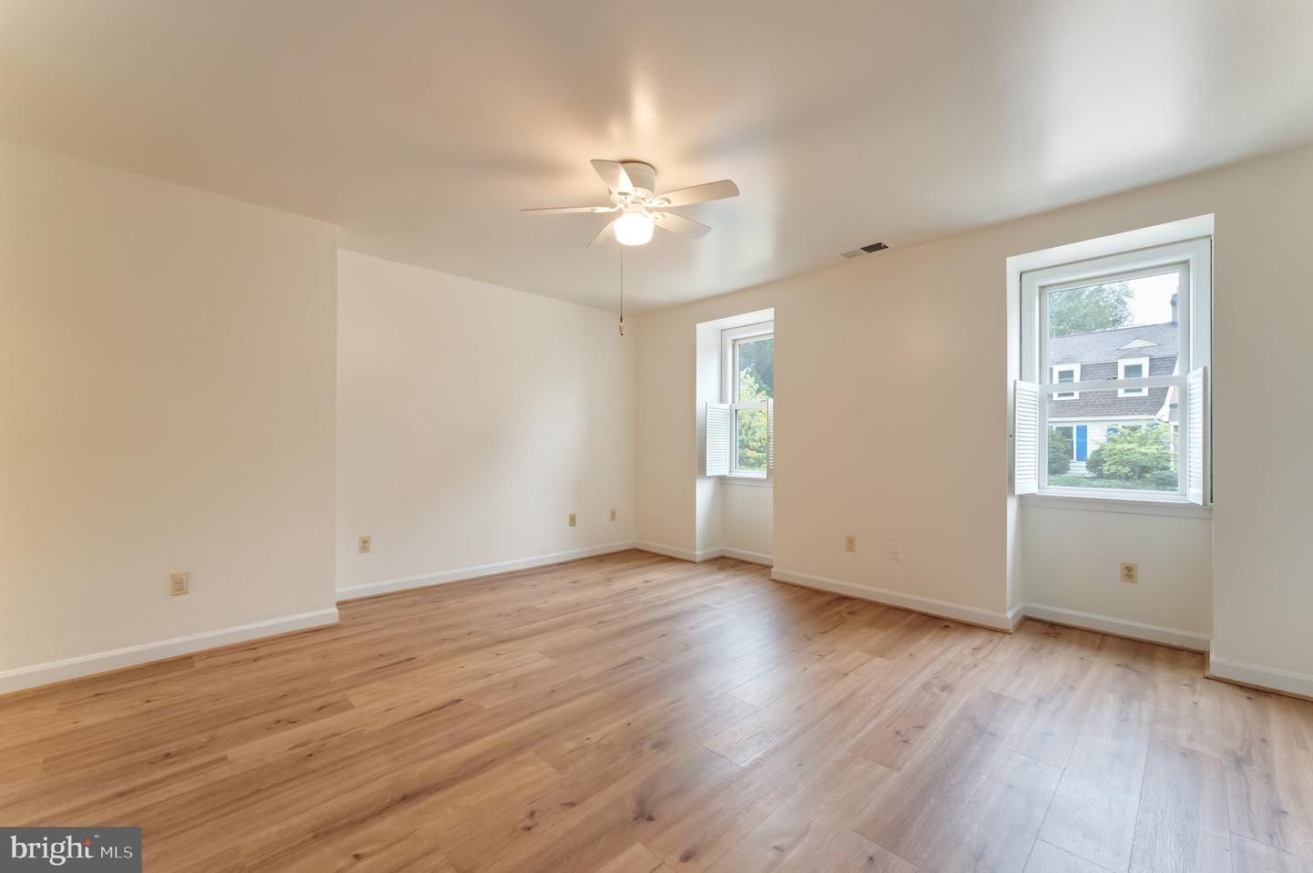 3 MEADOWBROOK CT S, MIDDLEBURG, Virginia 20117, 2 Bedrooms Bedrooms, ,2 BathroomsBathrooms,Residential,For sale,3 MEADOWBROOK CT S,VALO2109108 MLS # VALO2109108
