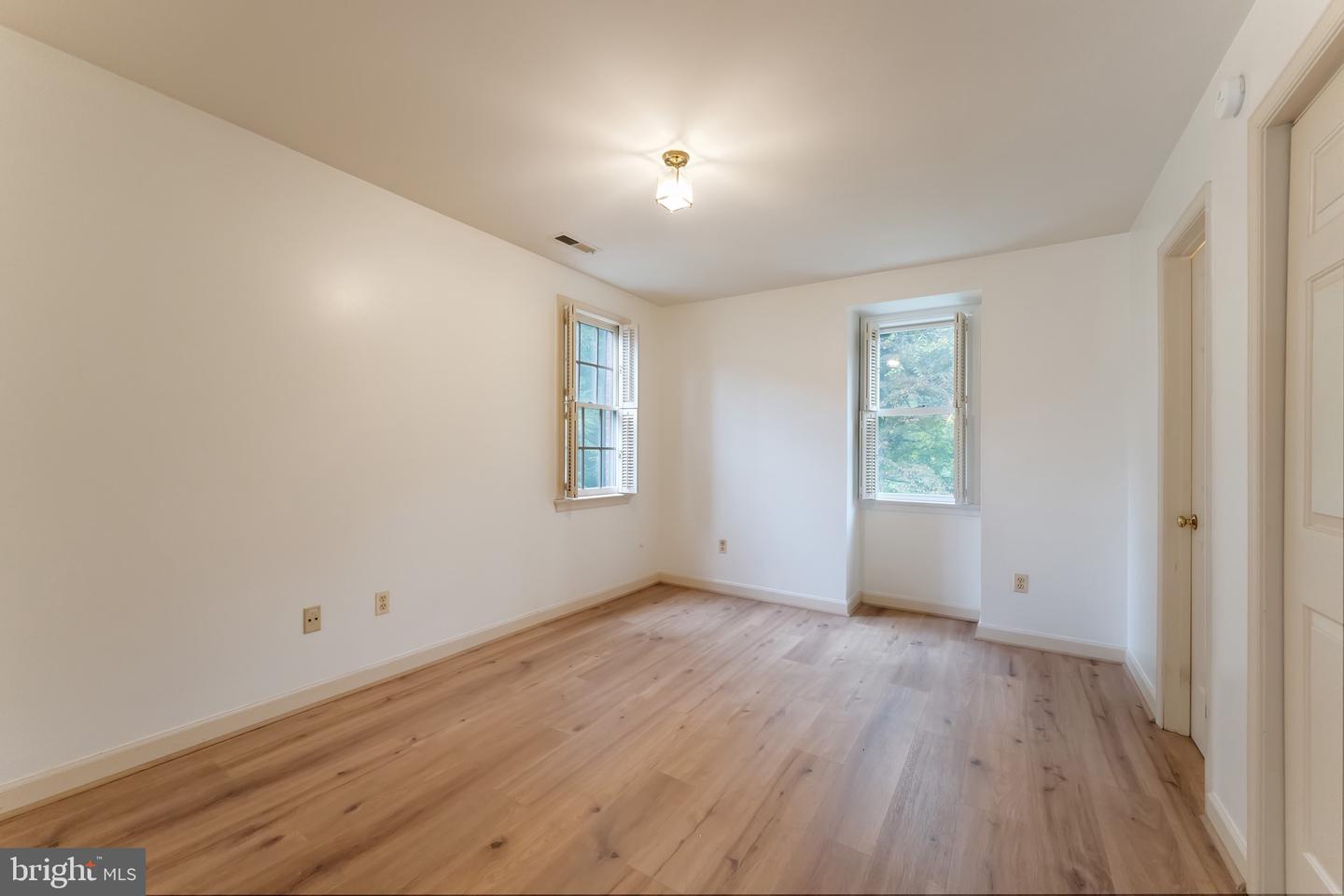 3 MEADOWBROOK CT S, MIDDLEBURG, Virginia 20117, 2 Bedrooms Bedrooms, ,2 BathroomsBathrooms,Residential,For sale,3 MEADOWBROOK CT S,VALO2109108 MLS # VALO2109108