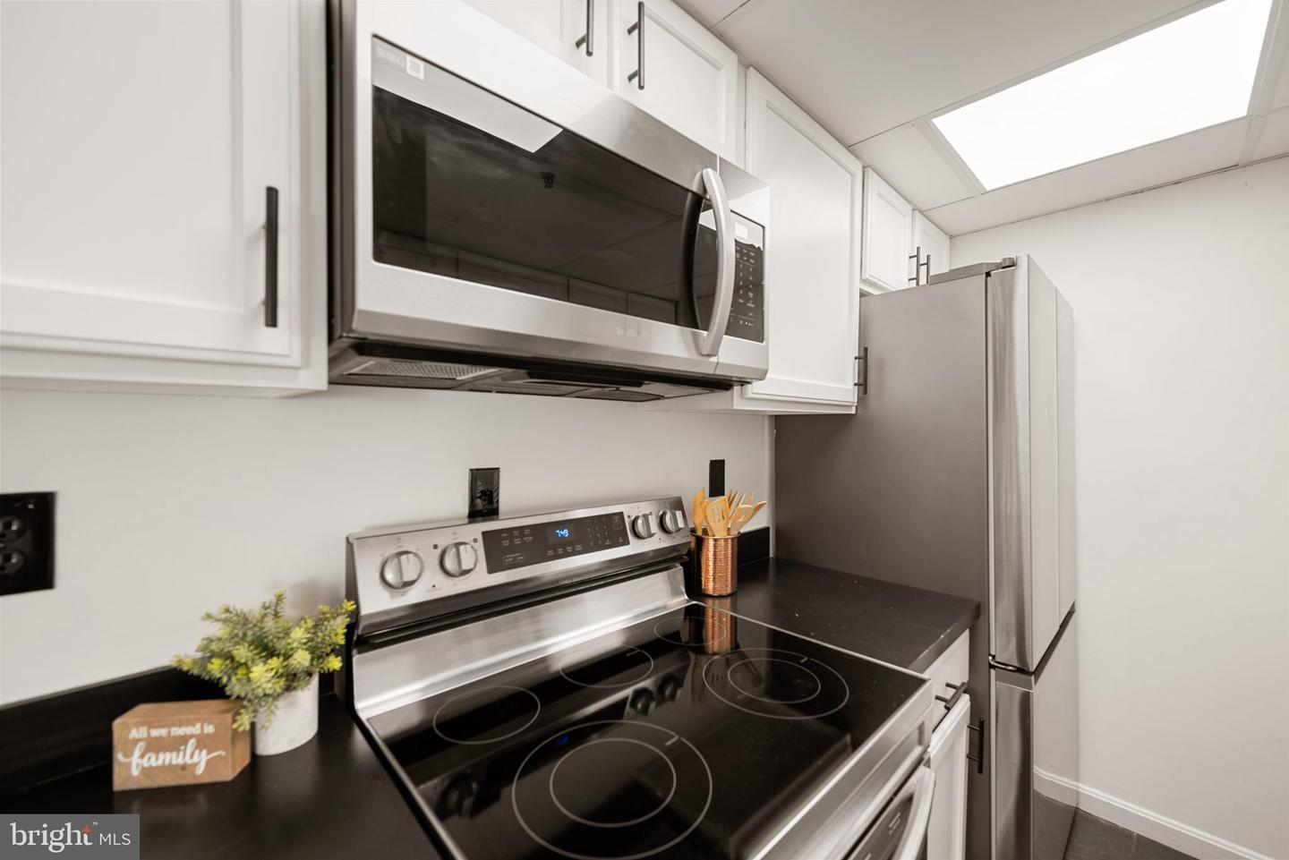 5911 EDSALL RD #908, ALEXANDRIA, Virginia 22304, 1 Bedroom Bedrooms, ,1 BathroomBathrooms,Residential,For sale,5911 EDSALL RD #908,VAAX2050940 MLS # VAAX2050940