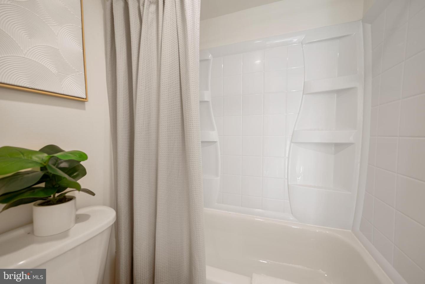5911 EDSALL RD #908, ALEXANDRIA, Virginia 22304, 1 Bedroom Bedrooms, ,1 BathroomBathrooms,Residential,For sale,5911 EDSALL RD #908,VAAX2050940 MLS # VAAX2050940