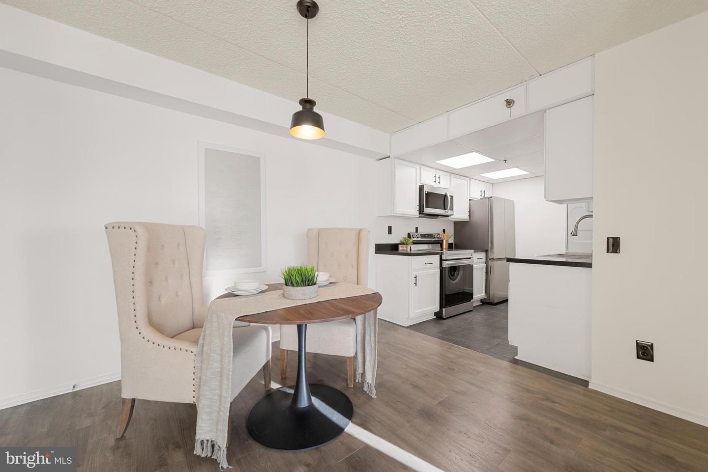 5911 EDSALL RD #908, ALEXANDRIA, Virginia 22304, 1 Bedroom Bedrooms, ,1 BathroomBathrooms,Residential,For sale,5911 EDSALL RD #908,VAAX2050940 MLS # VAAX2050940