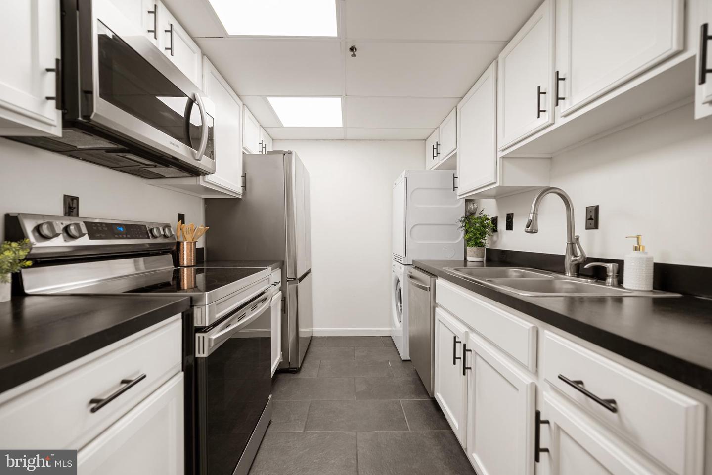 5911 EDSALL RD #908, ALEXANDRIA, Virginia 22304, 1 Bedroom Bedrooms, ,1 BathroomBathrooms,Residential,For sale,5911 EDSALL RD #908,VAAX2050940 MLS # VAAX2050940
