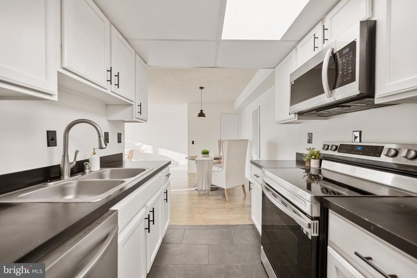 5911 EDSALL RD #908, ALEXANDRIA, Virginia 22304, 1 Bedroom Bedrooms, ,1 BathroomBathrooms,Residential,For sale,5911 EDSALL RD #908,VAAX2050940 MLS # VAAX2050940