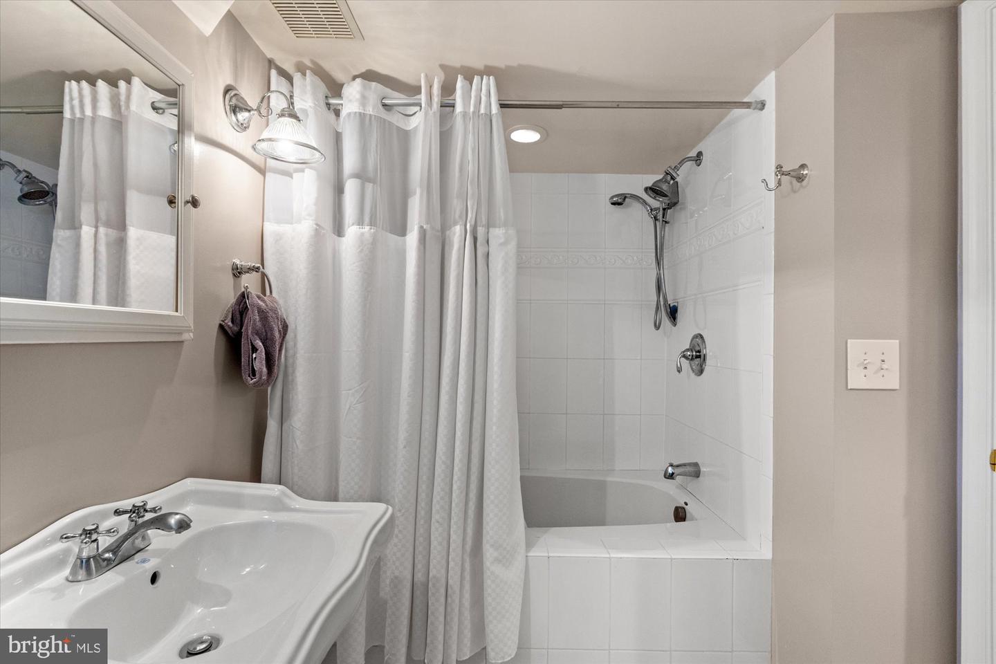 3825 INGOMAR ST NW, WASHINGTON, District Of Columbia 20015, 5 Bedrooms Bedrooms, ,5 BathroomsBathrooms,Residential,For sale,3825 INGOMAR ST NW,DCDC2227576 MLS # DCDC2227576 3825 INGOMAR ST NW, WASHINGTON, District Of Columbia 20015, 5 Bedrooms Bedrooms, ,5 BathroomsBathrooms,Residential,For sale,3825 INGOMAR ST NW,DCDC2227576 MLS # DCDC2227576