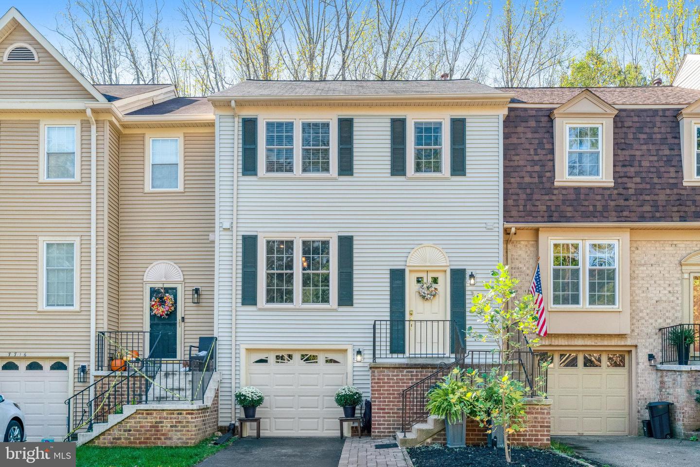 7714 SHOOTINGSTAR DR, SPRINGFIELD, Virginia 22152, 3 Bedrooms Bedrooms, 13 Rooms Rooms,3 BathroomsBathrooms,Residential,For sale,7714 SHOOTINGSTAR DR,VAFX2275088 MLS # VAFX2275088