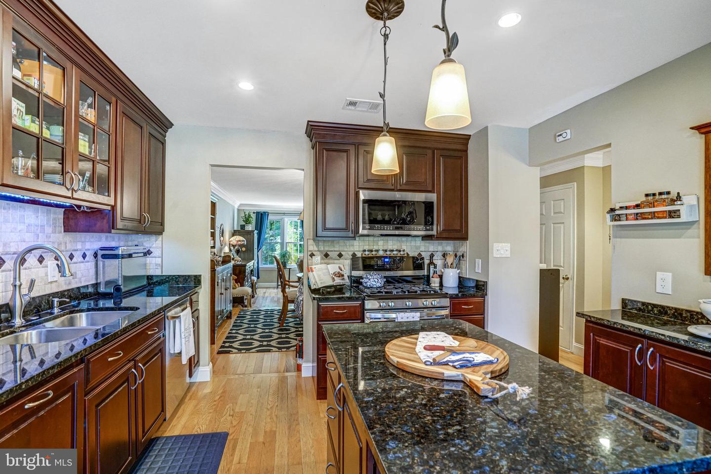 7714 SHOOTINGSTAR DR, SPRINGFIELD, Virginia 22152, 3 Bedrooms Bedrooms, 13 Rooms Rooms,3 BathroomsBathrooms,Residential,For sale,7714 SHOOTINGSTAR DR,VAFX2275088 MLS # VAFX2275088