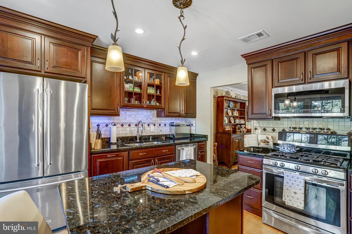 7714 SHOOTINGSTAR DR, SPRINGFIELD, Virginia 22152, 3 Bedrooms Bedrooms, 13 Rooms Rooms,3 BathroomsBathrooms,Residential,For sale,7714 SHOOTINGSTAR DR,VAFX2275088 MLS # VAFX2275088
