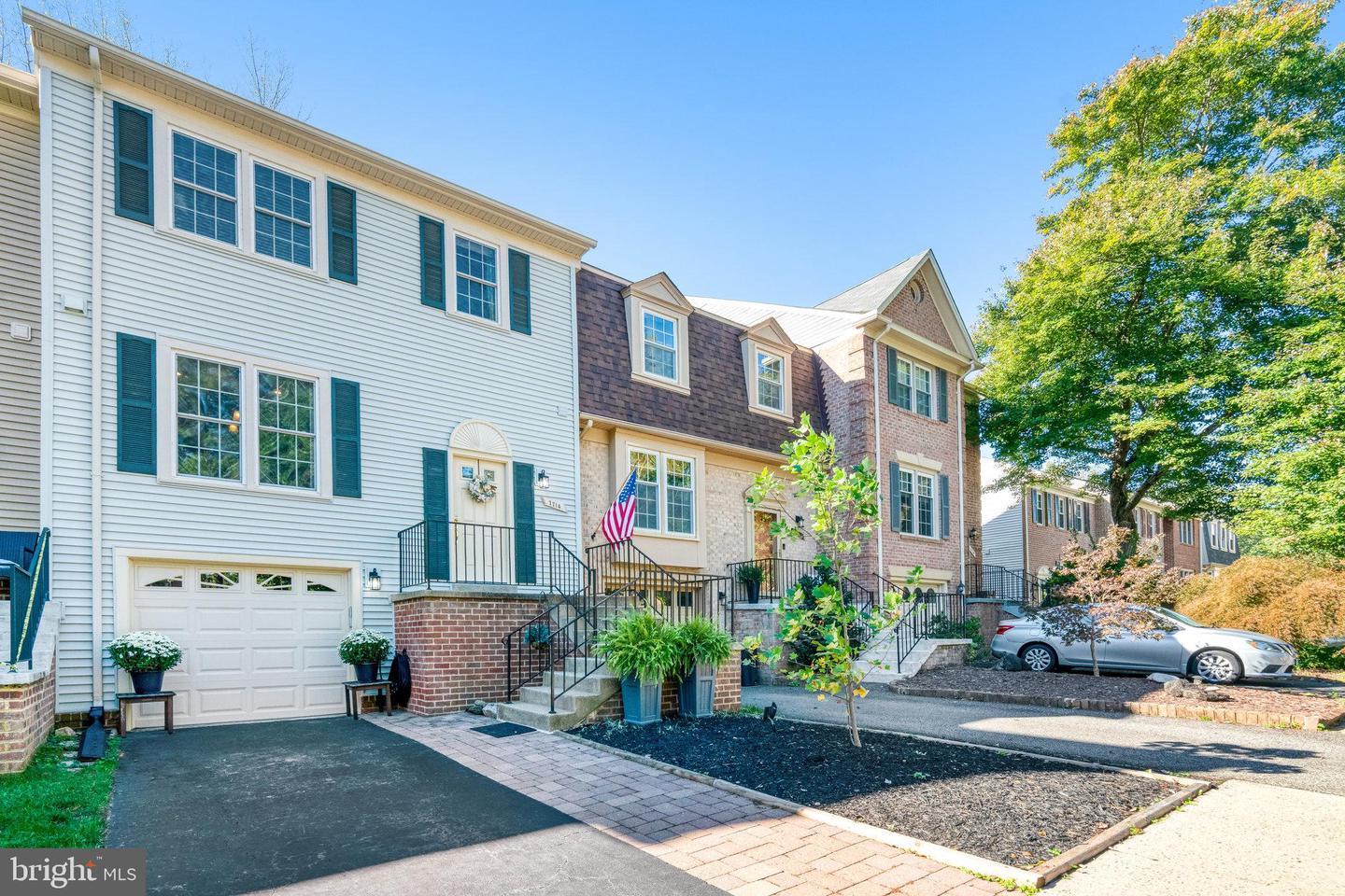 7714 SHOOTINGSTAR DR, SPRINGFIELD, Virginia 22152, 3 Bedrooms Bedrooms, 13 Rooms Rooms,3 BathroomsBathrooms,Residential,For sale,7714 SHOOTINGSTAR DR,VAFX2275088 MLS # VAFX2275088