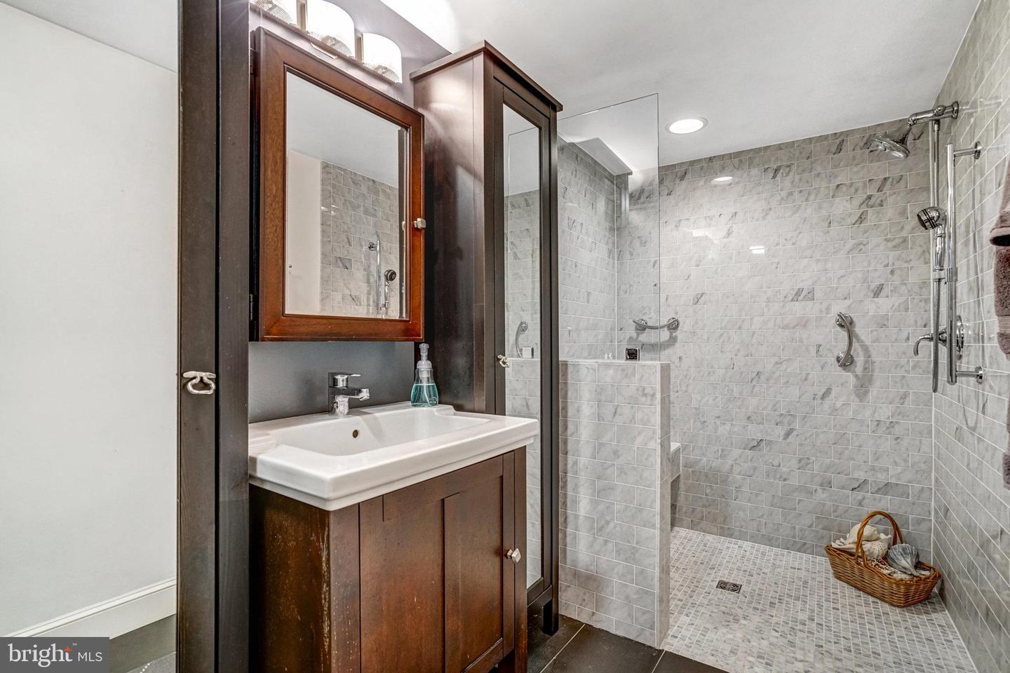 7714 SHOOTINGSTAR DR, SPRINGFIELD, Virginia 22152, 3 Bedrooms Bedrooms, 13 Rooms Rooms,3 BathroomsBathrooms,Residential,For sale,7714 SHOOTINGSTAR DR,VAFX2275088 MLS # VAFX2275088