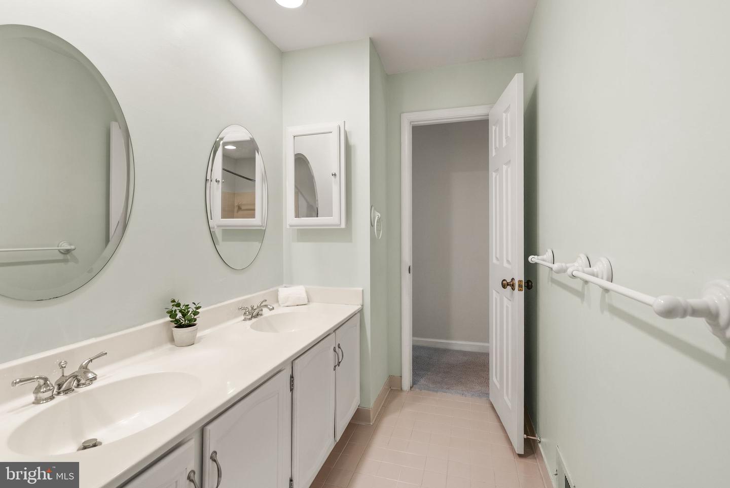 6117 MOUNTAIN SPRINGS LN, CLIFTON, Virginia 20124, 5 Bedrooms Bedrooms, ,3 BathroomsBathrooms,Residential,For sale,6117 MOUNTAIN SPRINGS LN,VAFX2275022 MLS # VAFX2275022