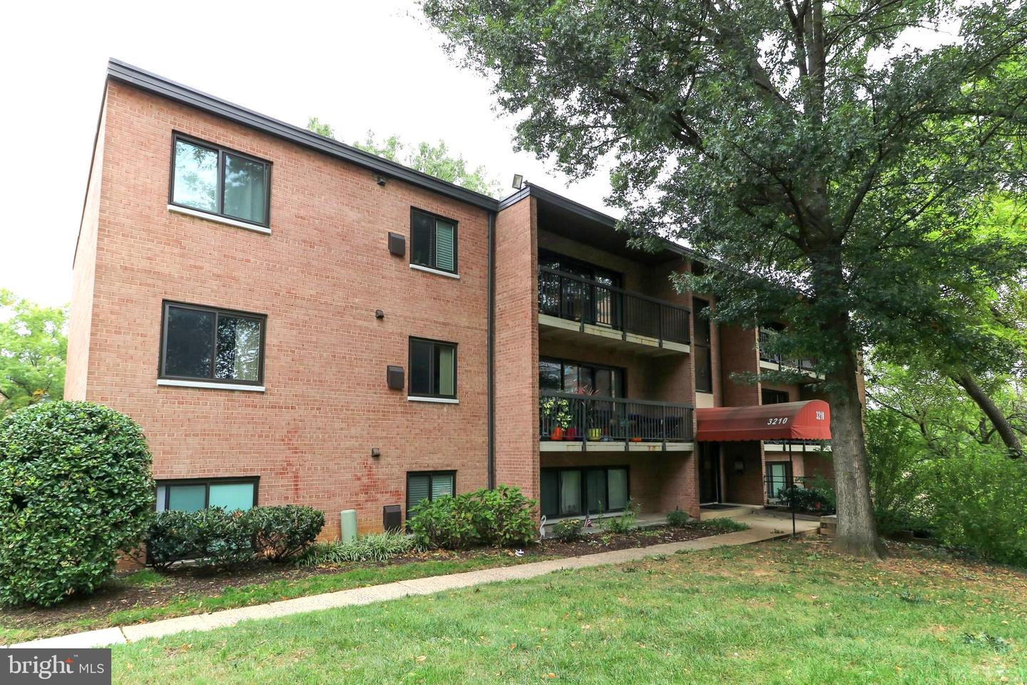 3210 S 28TH ST #404, ALEXANDRIA, Virginia 22302, 1 Bedroom Bedrooms, ,1 BathroomBathrooms,Residential,For sale,3210 S 28TH ST #404,VAAX2050990 MLS # VAAX2050990