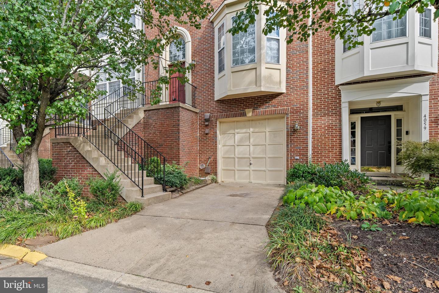 4057 CORNWALL CT, FAIRFAX, Virginia 22030, 3 Bedrooms Bedrooms, ,2 BathroomsBathrooms,Residential,For sale,4057 CORNWALL CT,VAFX2275034 MLS # VAFX2275034