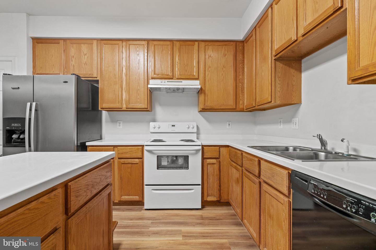 4057 CORNWALL CT, FAIRFAX, Virginia 22030, 3 Bedrooms Bedrooms, ,2 BathroomsBathrooms,Residential,For sale,4057 CORNWALL CT,VAFX2275034 MLS # VAFX2275034