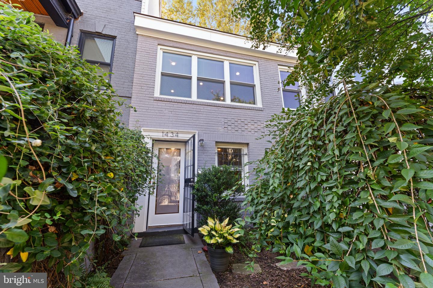 1434 OAK ST NW, WASHINGTON, District Of Columbia 20010, 2 Bedrooms Bedrooms, ,1 BathroomBathrooms,Residential,For sale,1434 OAK ST NW,DCDC2227668 MLS # DCDC2227668
