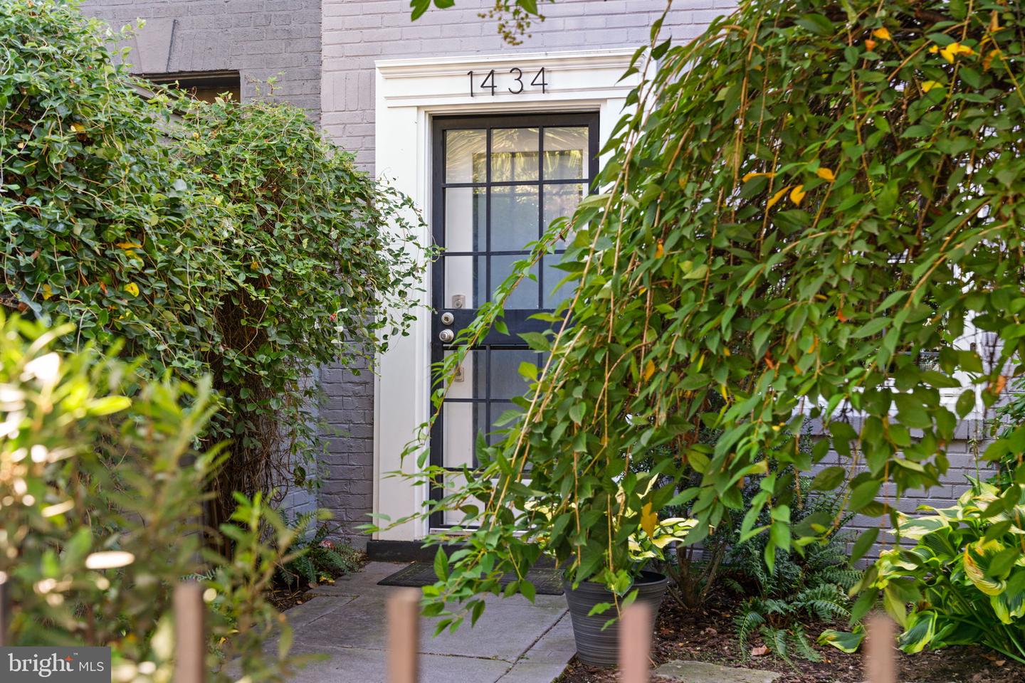 1434 OAK ST NW, WASHINGTON, District Of Columbia 20010, 2 Bedrooms Bedrooms, ,1 BathroomBathrooms,Residential,For sale,1434 OAK ST NW,DCDC2227668 MLS # DCDC2227668