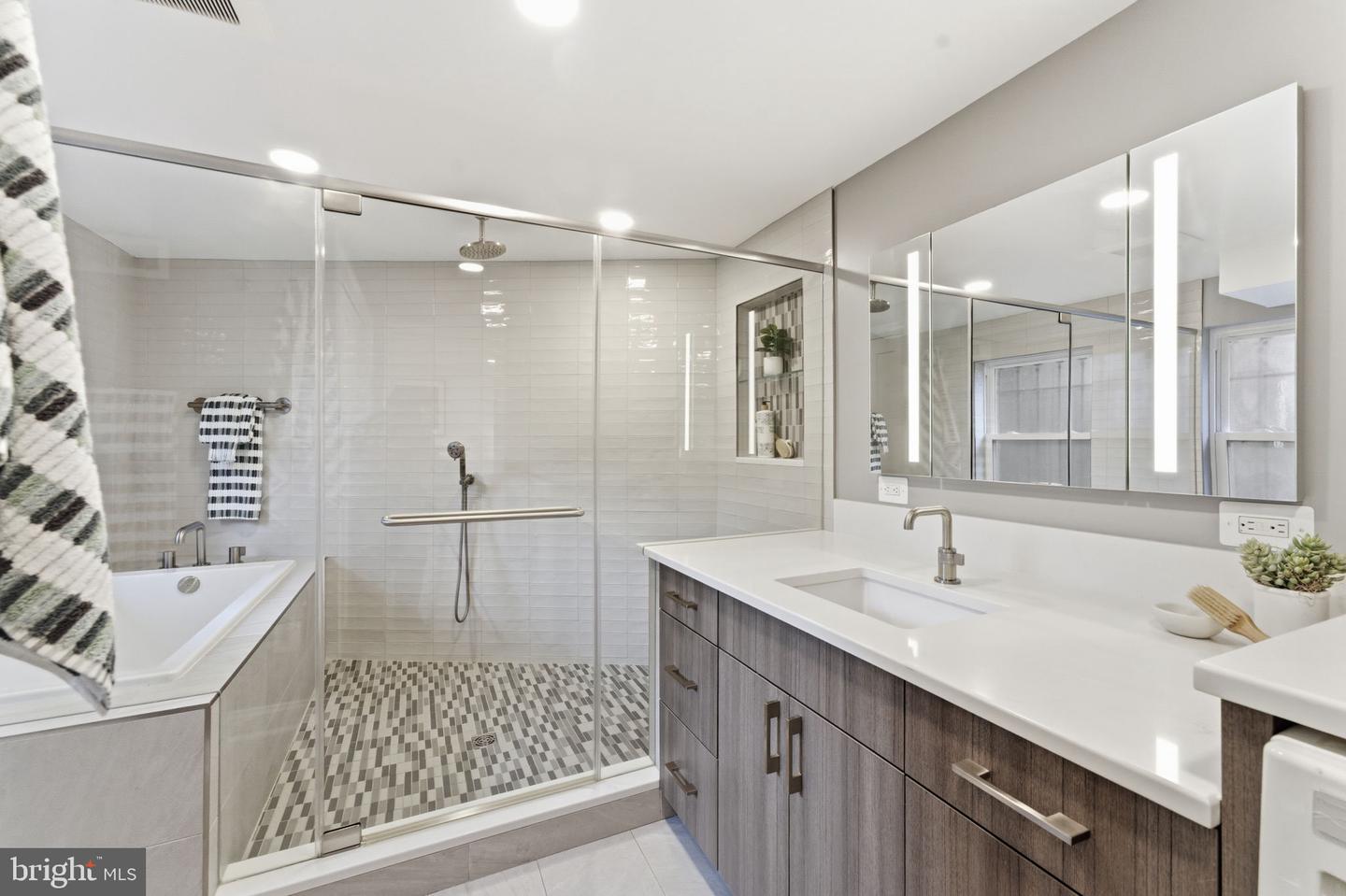 1434 OAK ST NW, WASHINGTON, District Of Columbia 20010, 2 Bedrooms Bedrooms, ,1 BathroomBathrooms,Residential,For sale,1434 OAK ST NW,DCDC2227668 MLS # DCDC2227668