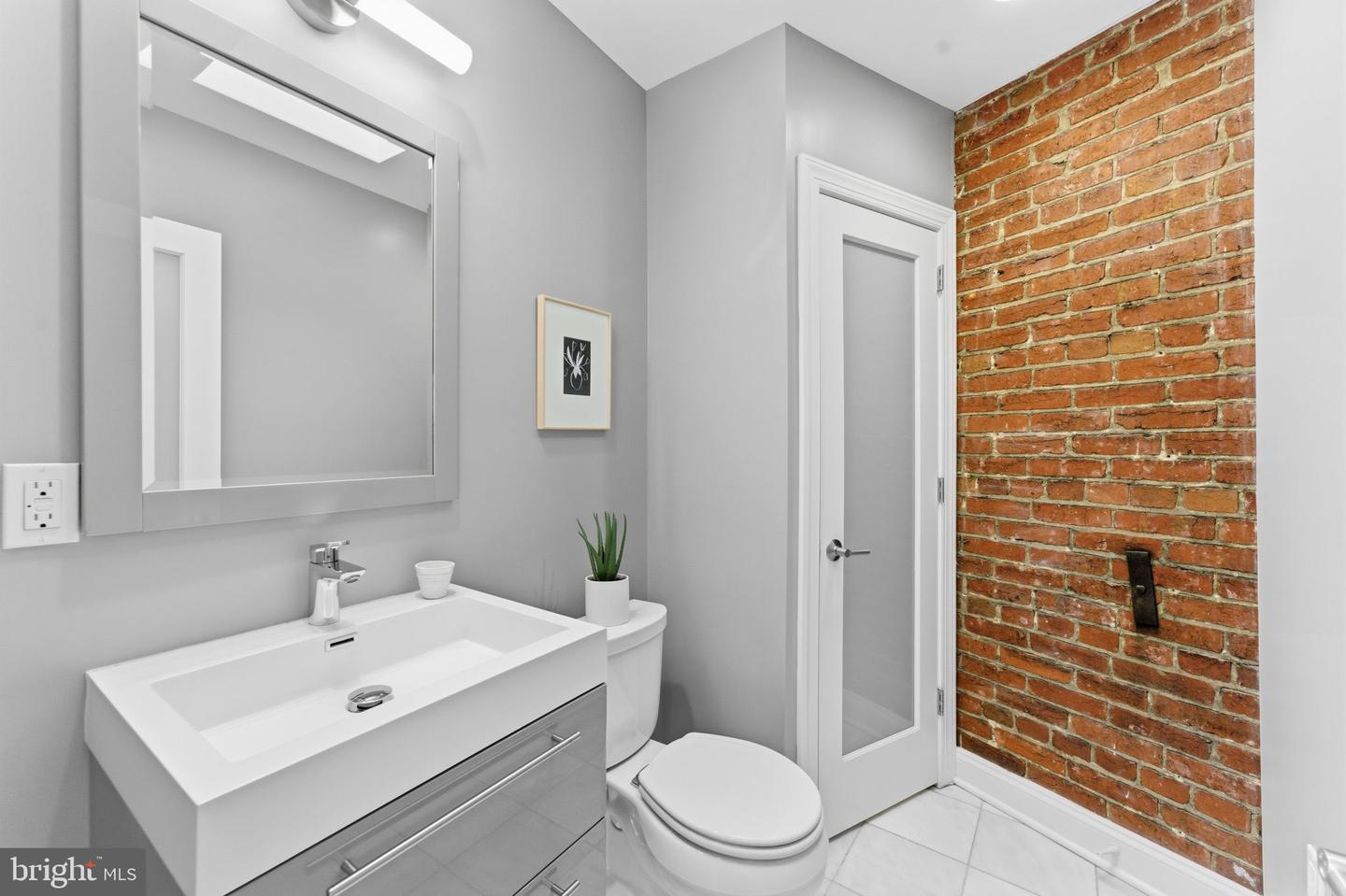 1434 OAK ST NW, WASHINGTON, District Of Columbia 20010, 2 Bedrooms Bedrooms, ,1 BathroomBathrooms,Residential,For sale,1434 OAK ST NW,DCDC2227668 MLS # DCDC2227668
