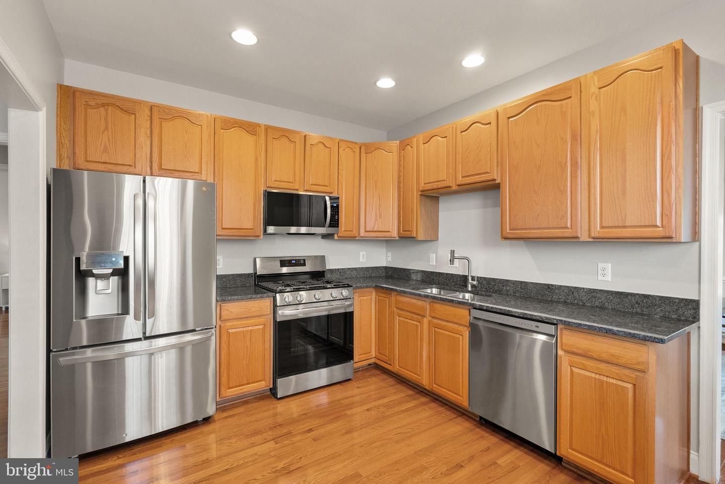 17680 GLASS RIDGE PL, GAINESVILLE, Virginia 20155, 3 Bedrooms Bedrooms, 6 Rooms Rooms,3 BathroomsBathrooms,Residential,For sale,17680 GLASS RIDGE PL,VAPW2106296 MLS # VAPW2106296