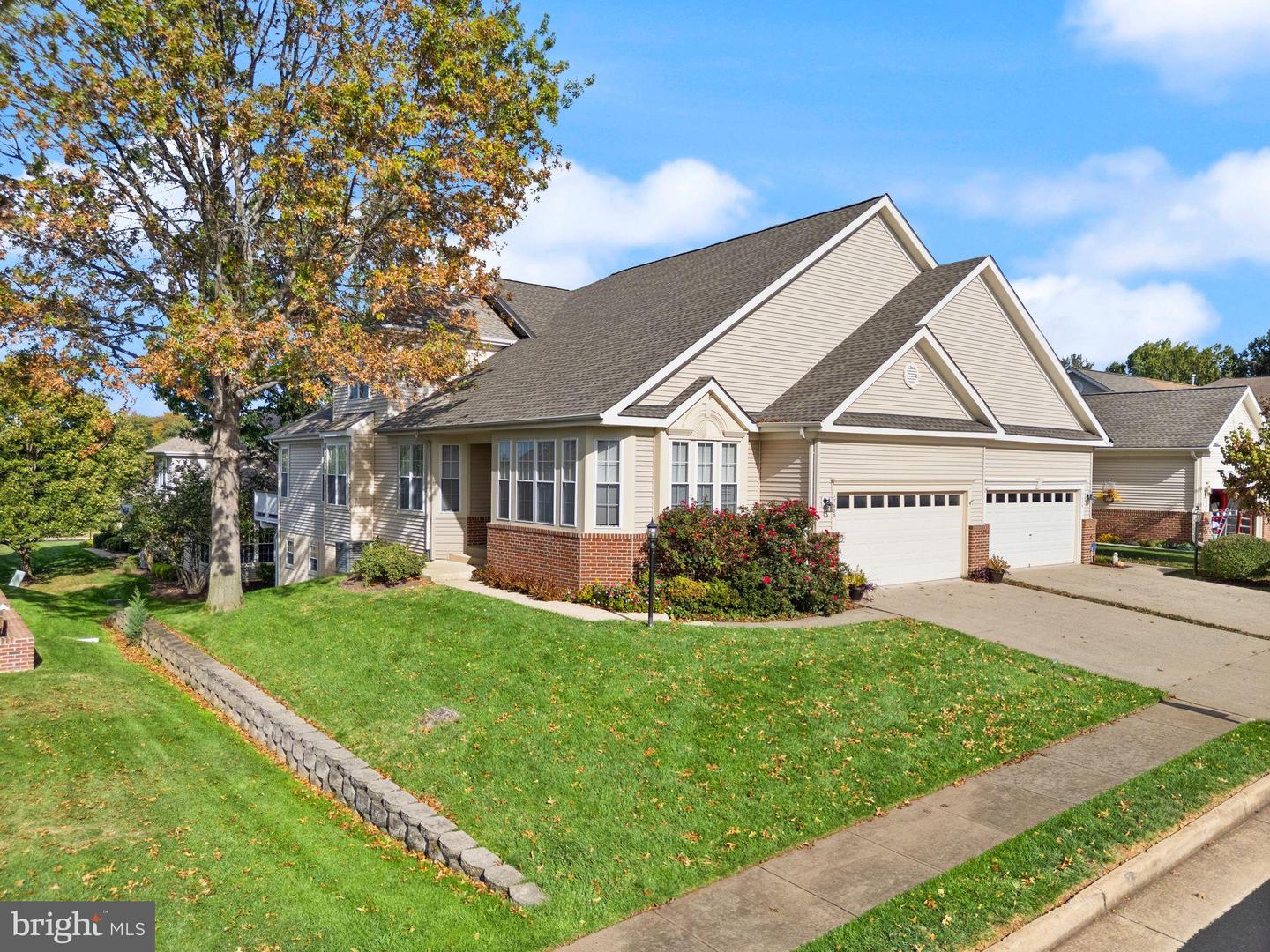 17680 GLASS RIDGE PL, GAINESVILLE, Virginia 20155, 3 Bedrooms Bedrooms, 6 Rooms Rooms,3 BathroomsBathrooms,Residential,For sale,17680 GLASS RIDGE PL,VAPW2106296 MLS # VAPW2106296