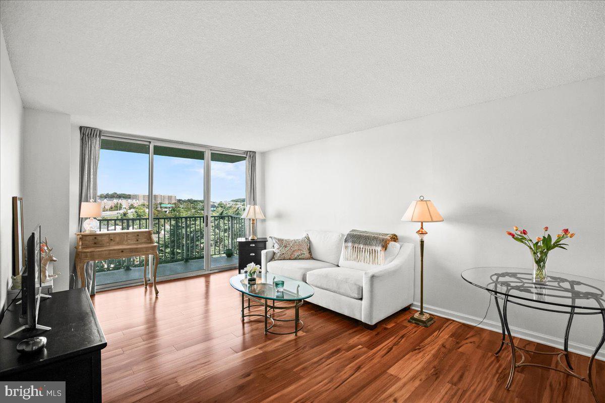 1225 MARTHA CUSTIS DR #715, ALEXANDRIA, Virginia 22302, 1 Bedroom Bedrooms, ,1 BathroomBathrooms,Residential,For sale,1225 MARTHA CUSTIS DR #715,VAAX2050998 MLS # VAAX2050998