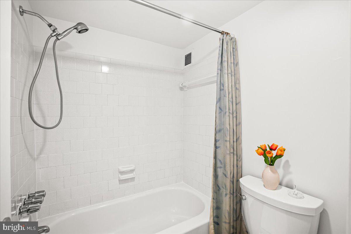 1225 MARTHA CUSTIS DR #715, ALEXANDRIA, Virginia 22302, 1 Bedroom Bedrooms, ,1 BathroomBathrooms,Residential,For sale,1225 MARTHA CUSTIS DR #715,VAAX2050998 MLS # VAAX2050998