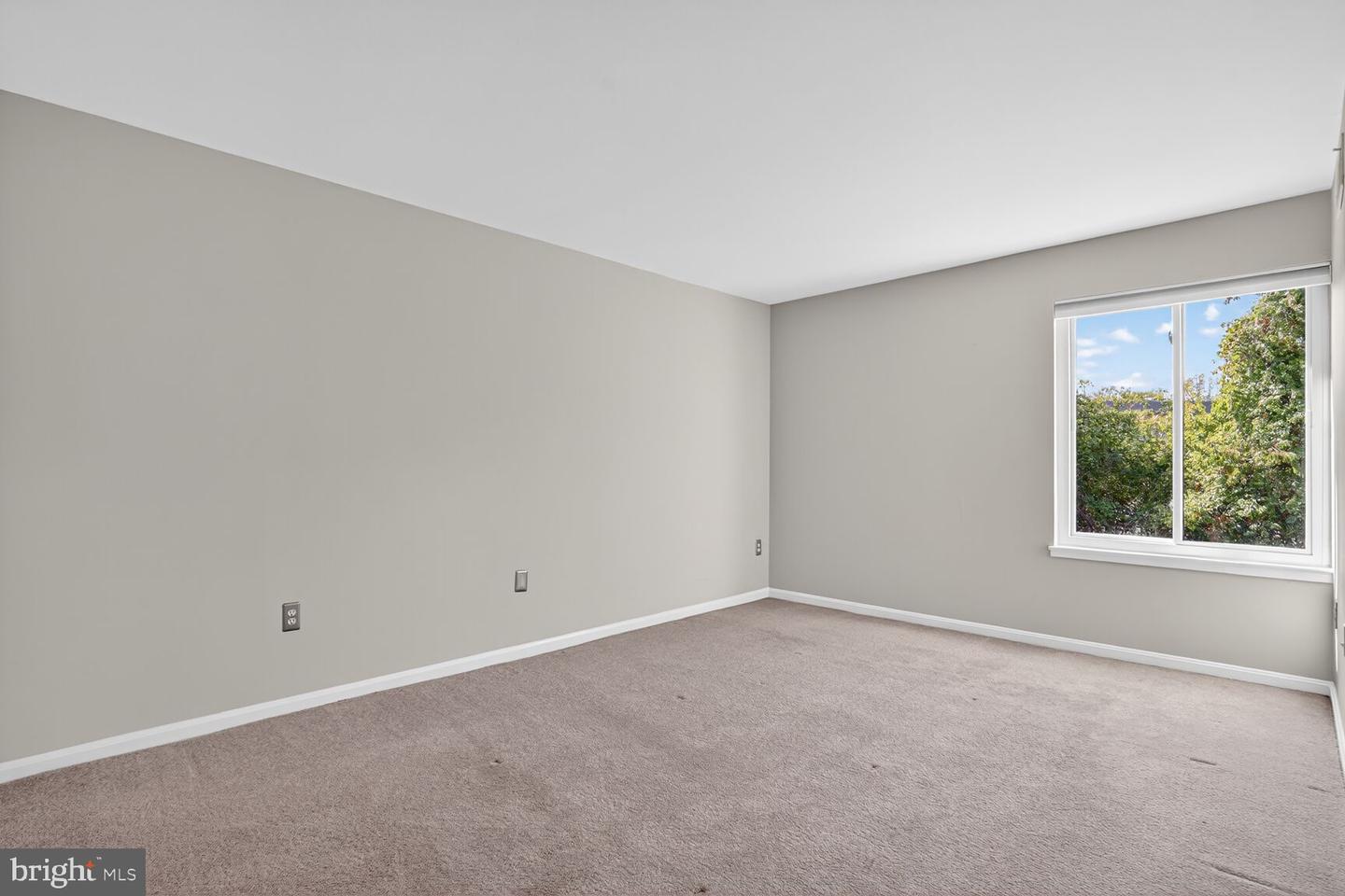 3107 BUCCANEER CT #202, FAIRFAX, Virginia 22031, 2 Bedrooms Bedrooms, ,2 BathroomsBathrooms,Residential,For sale,3107 BUCCANEER CT #202,VAFX2275142 MLS # VAFX2275142