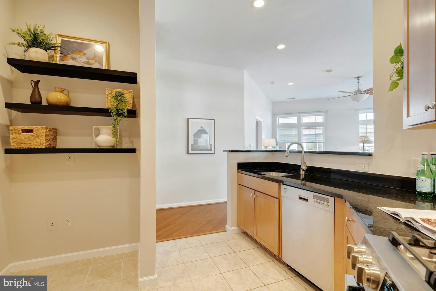 309 HOLLAND LN #126, ALEXANDRIA, Virginia 22314, 2 Bedrooms Bedrooms, ,2 BathroomsBathrooms,Residential,For sale,309 HOLLAND LN #126,VAAX2051008 MLS # VAAX2051008