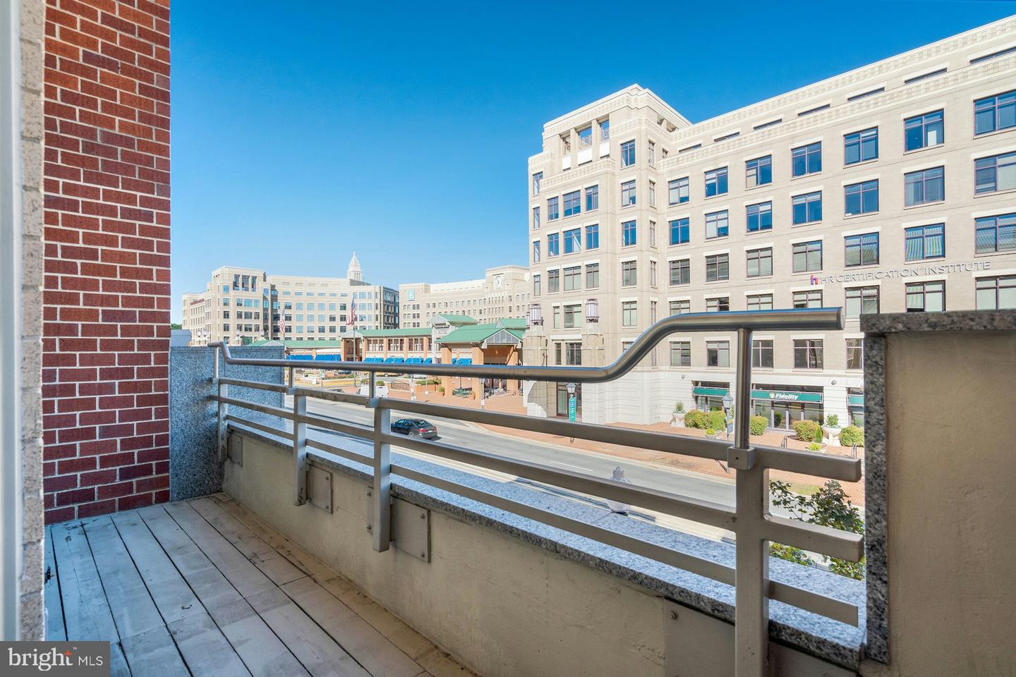 309 HOLLAND LN #126, ALEXANDRIA, Virginia 22314, 2 Bedrooms Bedrooms, ,2 BathroomsBathrooms,Residential,For sale,309 HOLLAND LN #126,VAAX2051008 MLS # VAAX2051008