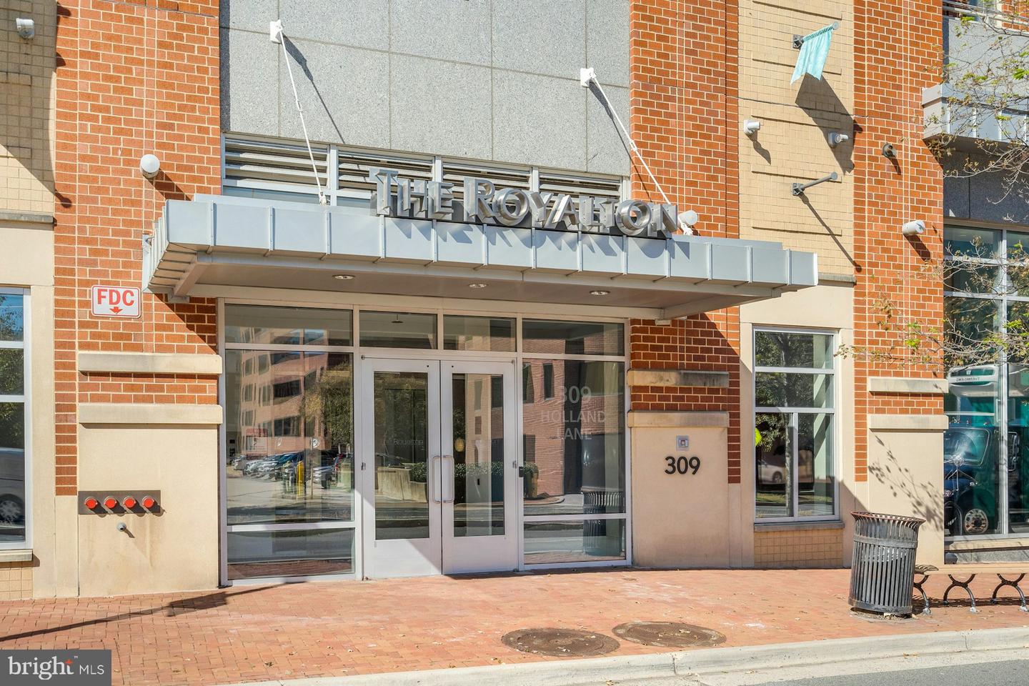 309 HOLLAND LN #126, ALEXANDRIA, Virginia 22314, 2 Bedrooms Bedrooms, ,2 BathroomsBathrooms,Residential,For sale,309 HOLLAND LN #126,VAAX2051008 MLS # VAAX2051008