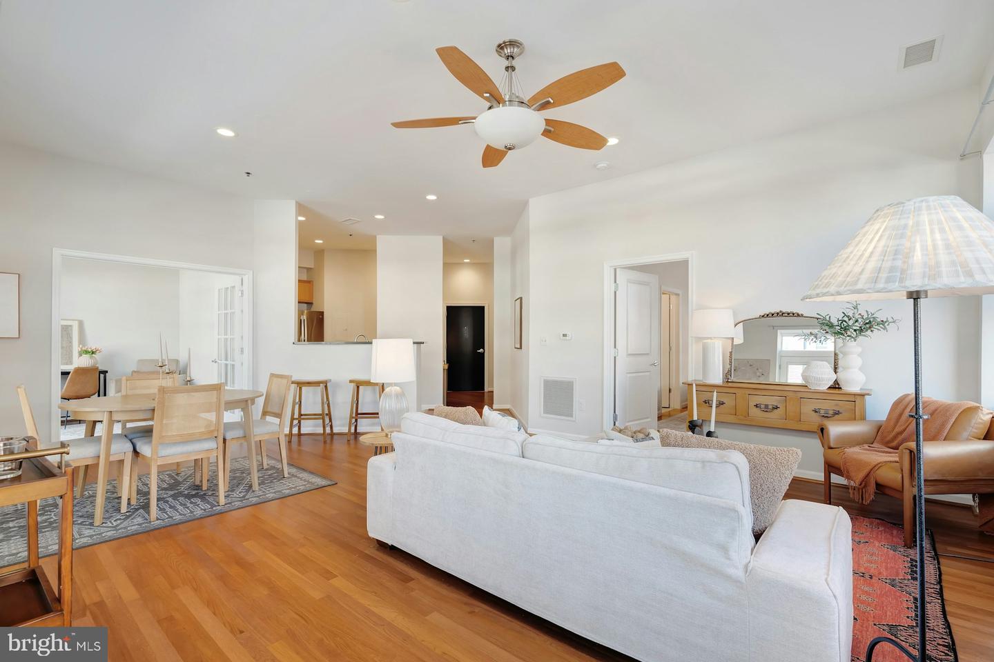 309 HOLLAND LN #126, ALEXANDRIA, Virginia 22314, 2 Bedrooms Bedrooms, ,2 BathroomsBathrooms,Residential,For sale,309 HOLLAND LN #126,VAAX2051008 MLS # VAAX2051008
